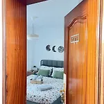 فندق مبيت وإفطار Pink House -