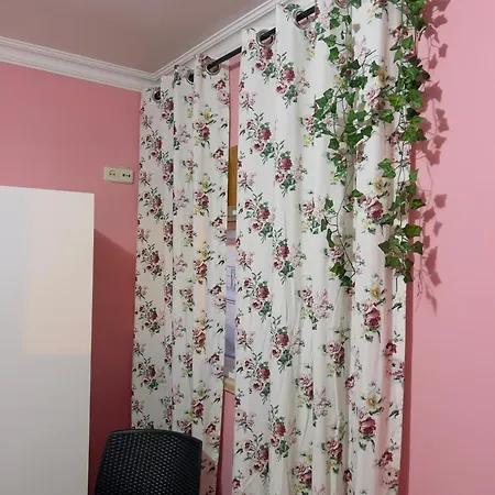 Pink House - Bed & Breakfast