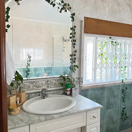 Oda ve Kahvaltı Pink House - *