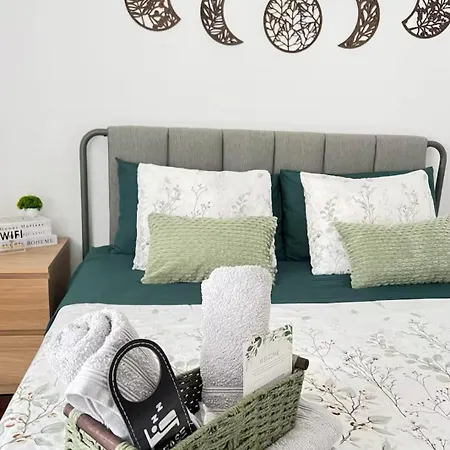 Pink House - Bed and Breakfast *