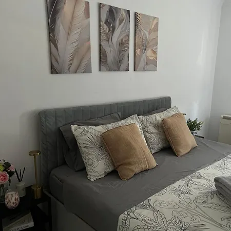 Pink House - リスボン