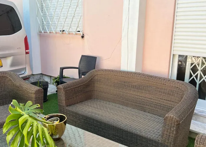 Pink House - * Lisbona